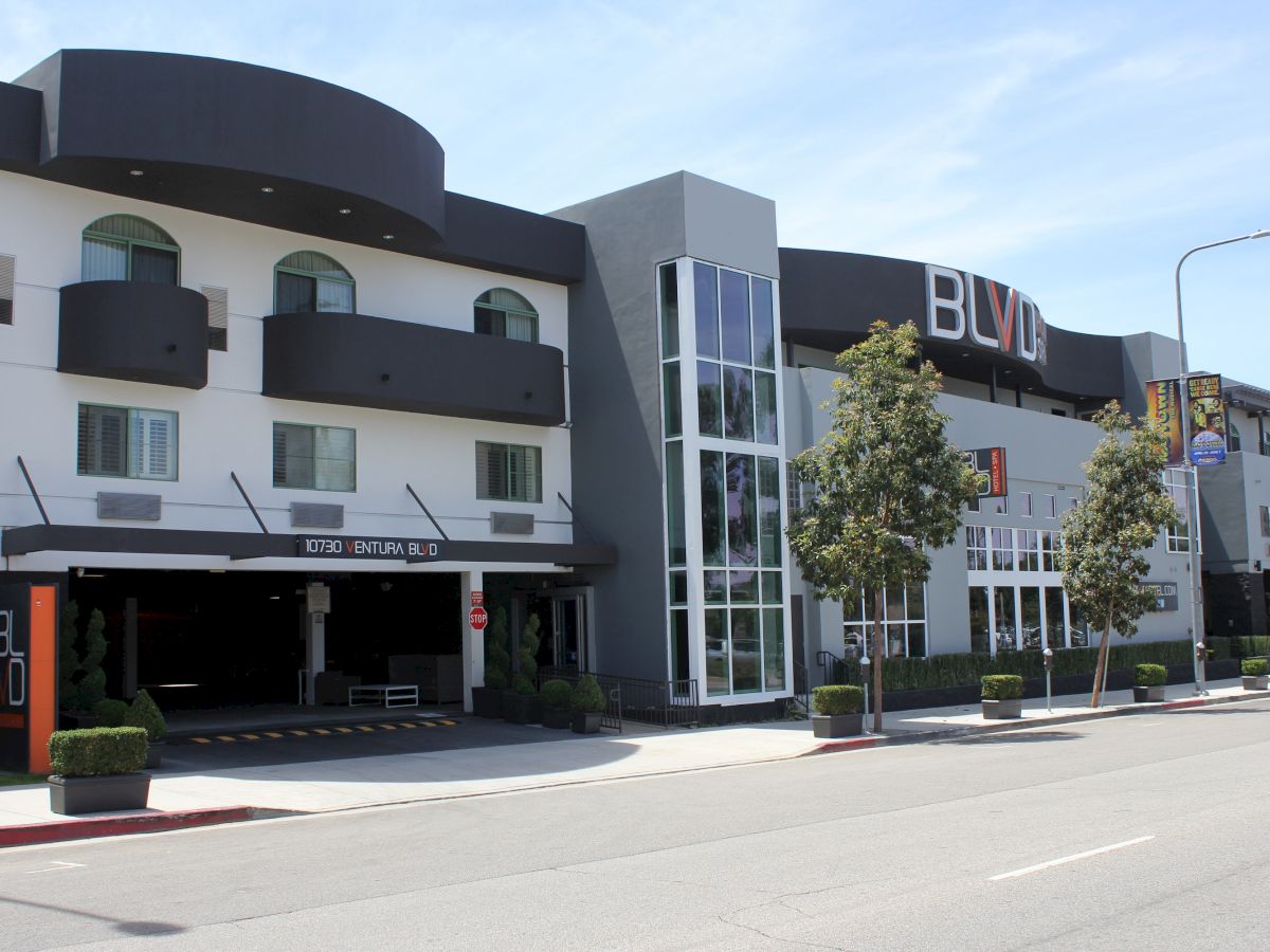 BLVD Hotel & Studios
