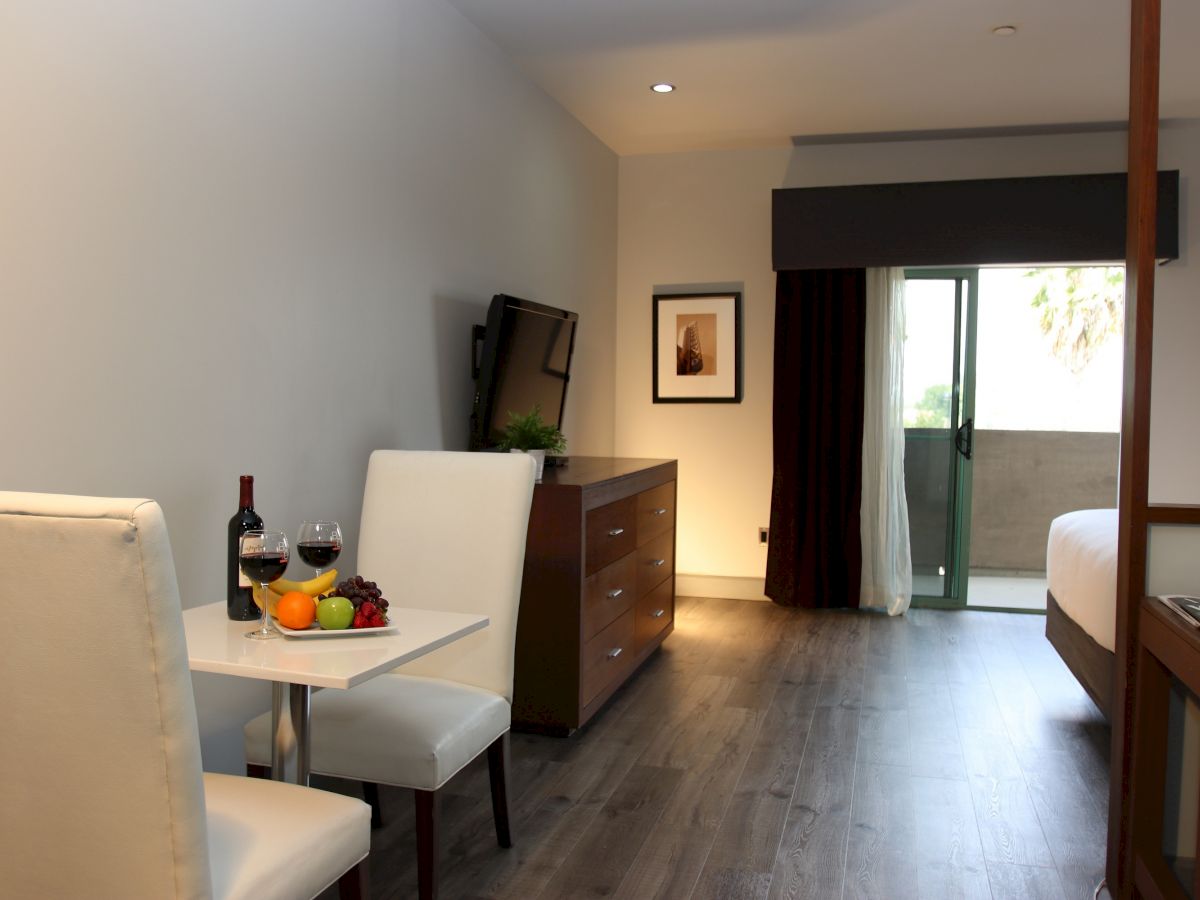BLVD Hotel & Studios