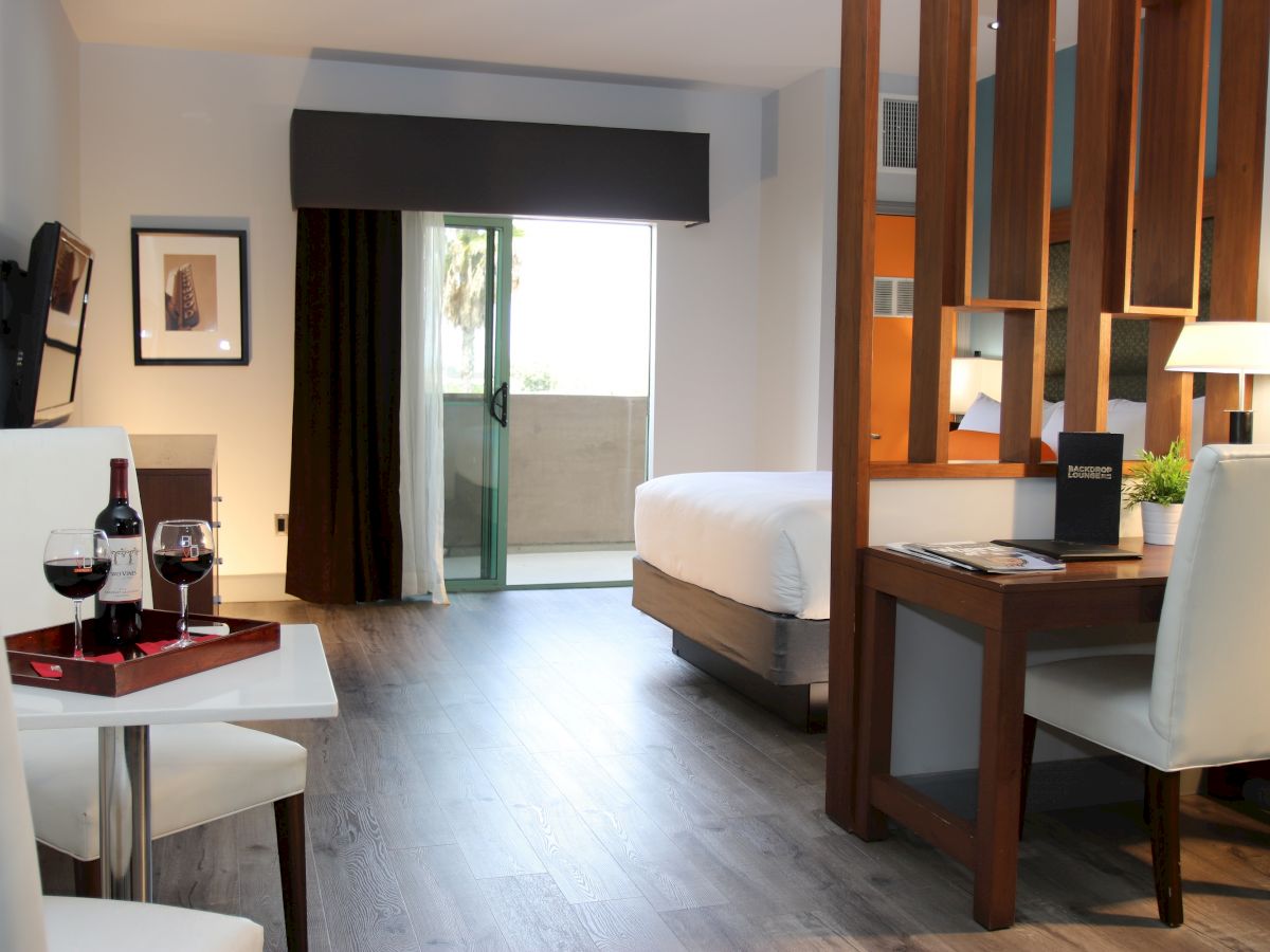 BLVD Hotel & Studios