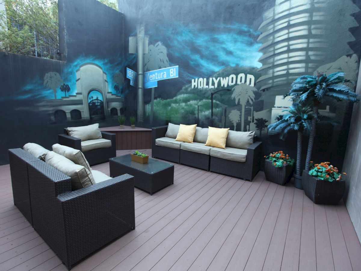 BLVD Hotel & Studios