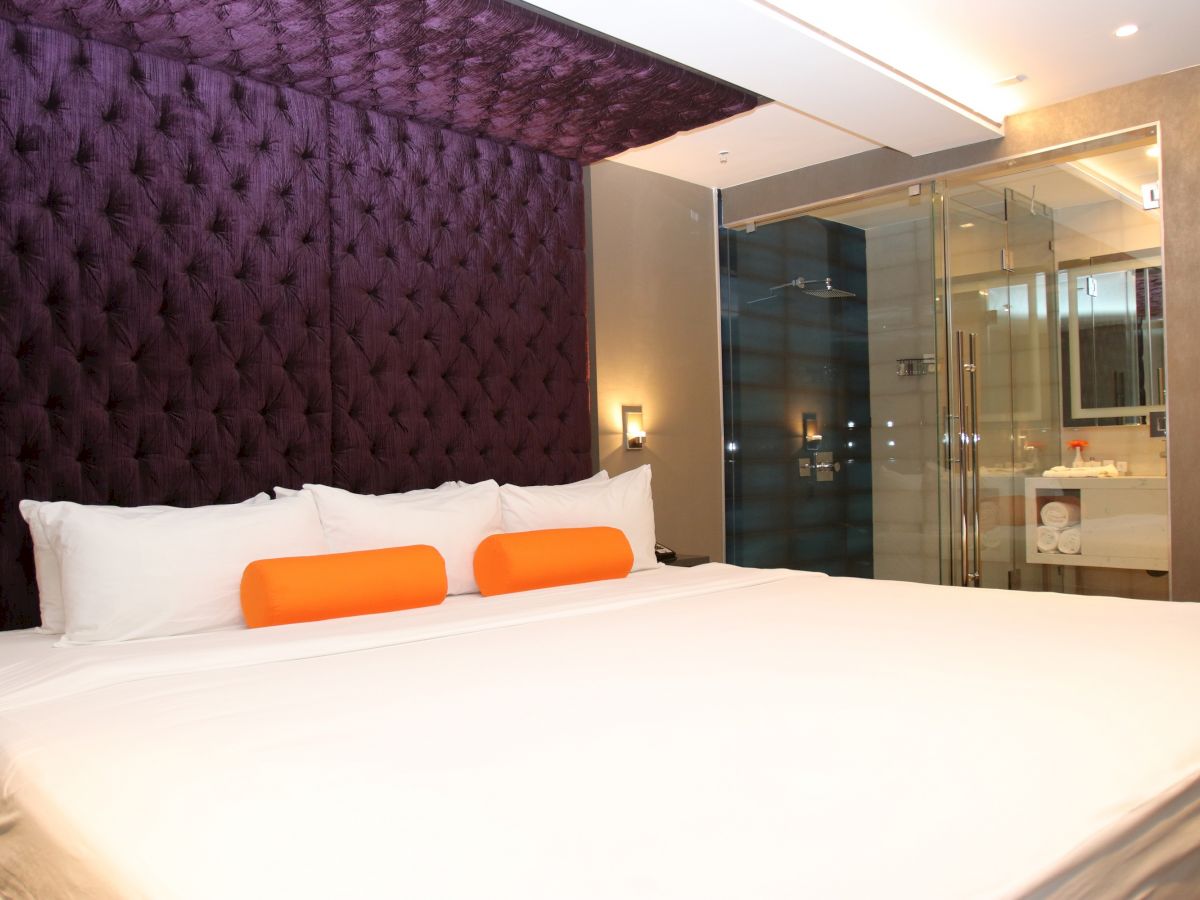 BLVD Hotel & Studios